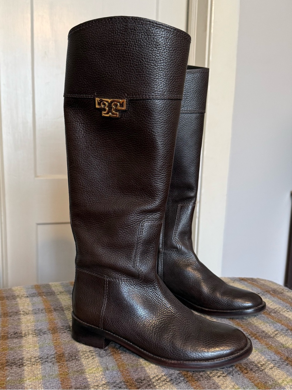 Tory Burch Joanna Dark Brown Pebbled Leather Knee Riding Boots Gold Logo EUC sz8